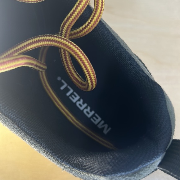 Merrells like new! Brand new hiking laces size 9 - Picture 2 of 5